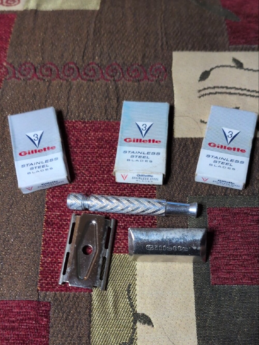 Gillette Stainless Steel Razor Blades & Safety Razor - White/Blue - Picture 3 of 11